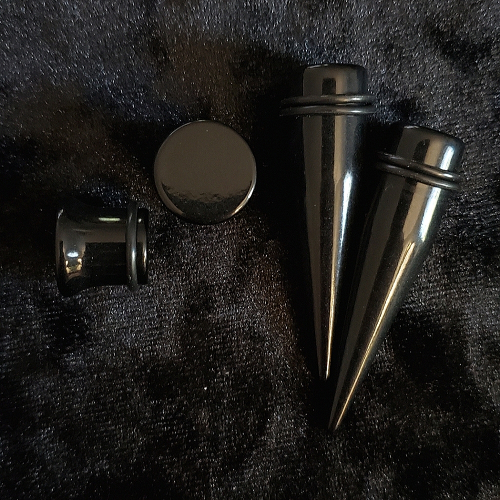 Black Acrylic Taper & Plug Set